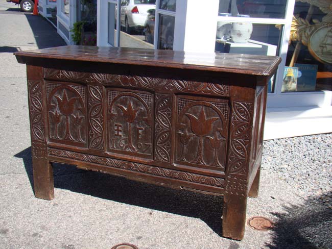A fine late 17th century English oak coffer with tulip decoration and the initials I F and dated 1697 — image 2